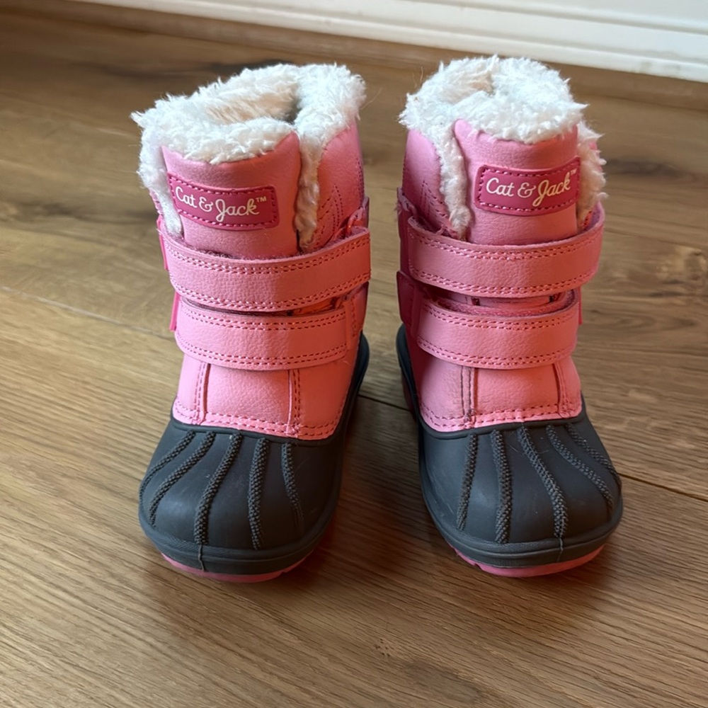 Cat and Jack toddler snow boots size 6T, Denver